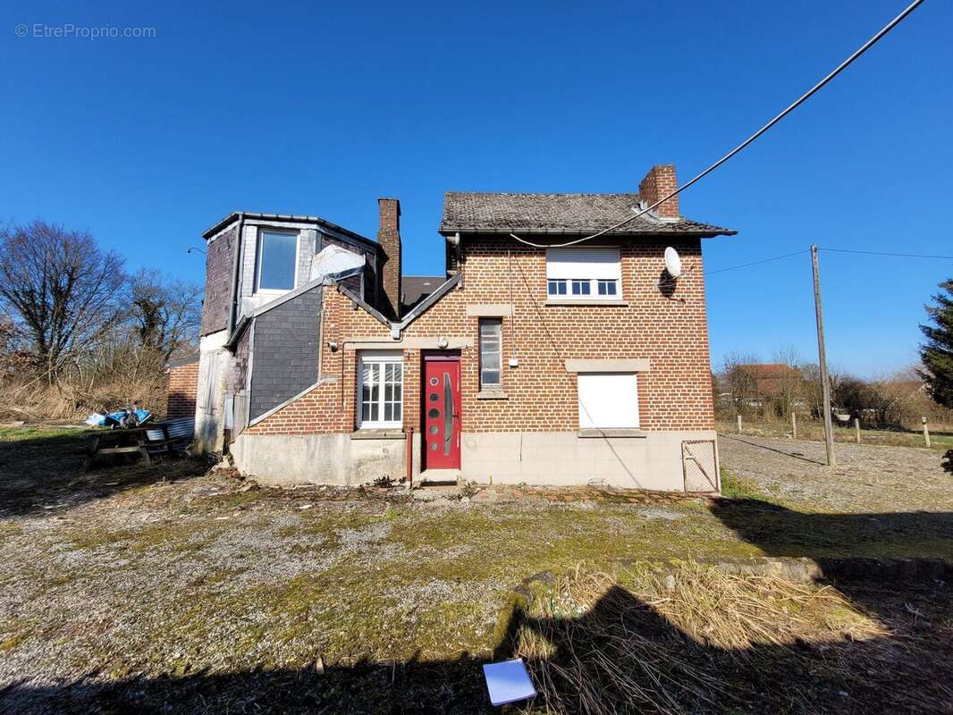 Maison à AVESNES-SUR-HELPE