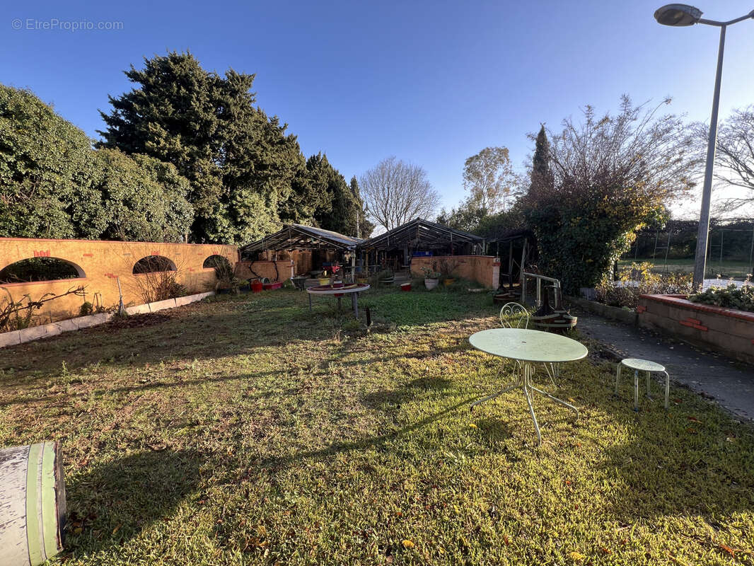 Terrain à SAINT-ESTEVE