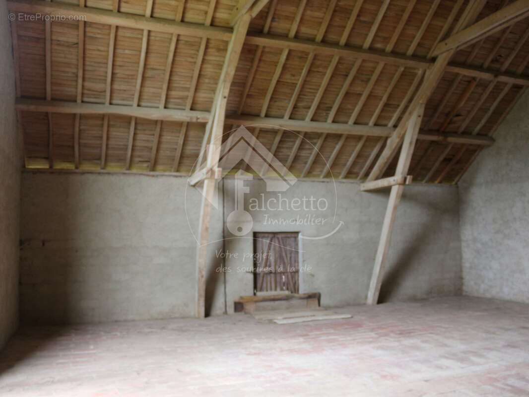 Maison à MONTAIGU-LE-BLIN