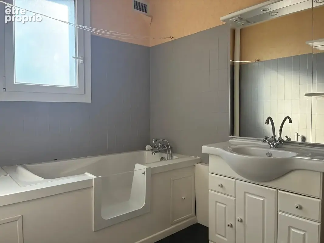 Appartement T3, proche centre-ville et commerces - photo 4