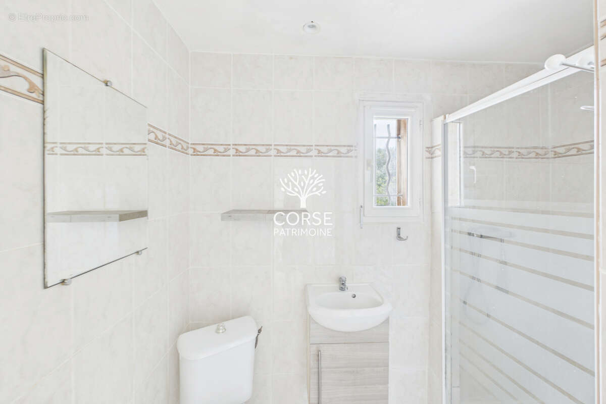 Maison avec appartement indépendant sur terrain piscinable et constructible - photo 12