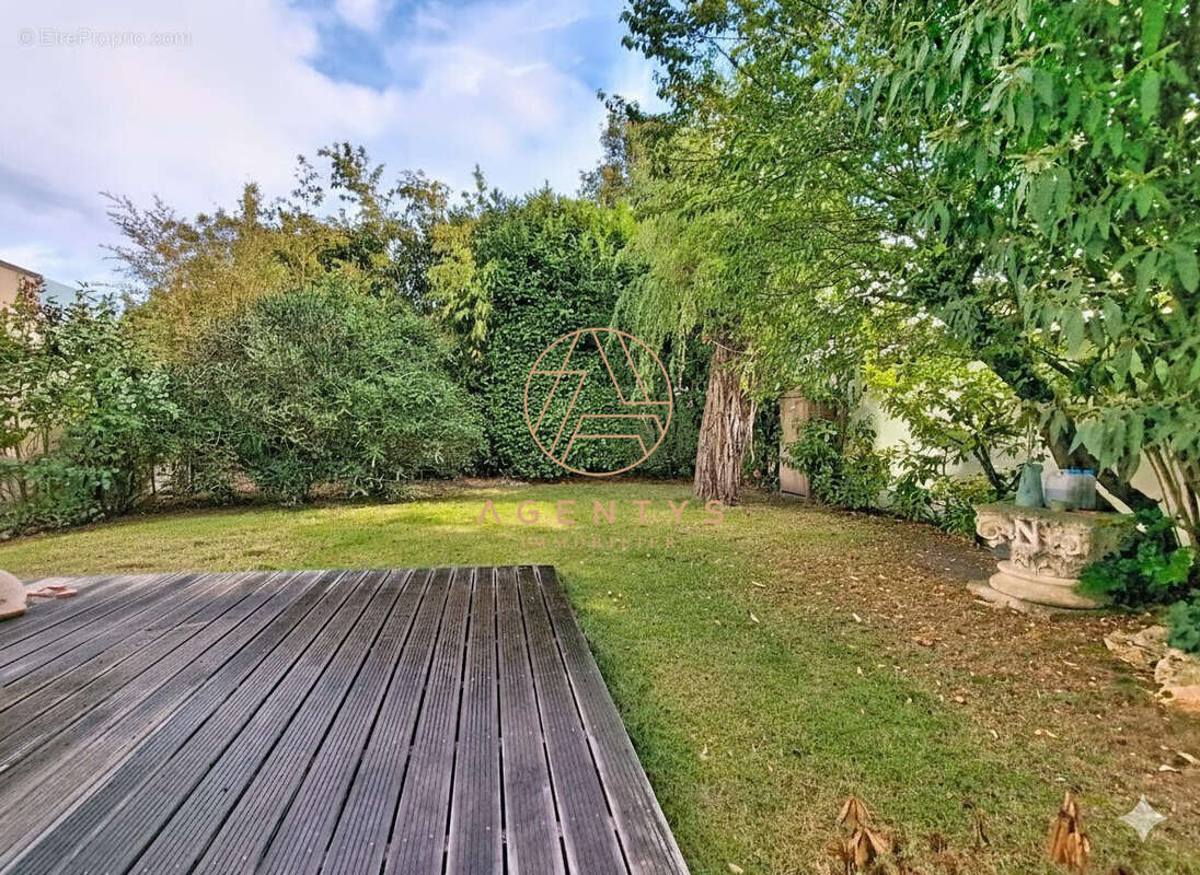 Maison à SAINT-MAUR-DES-FOSSES