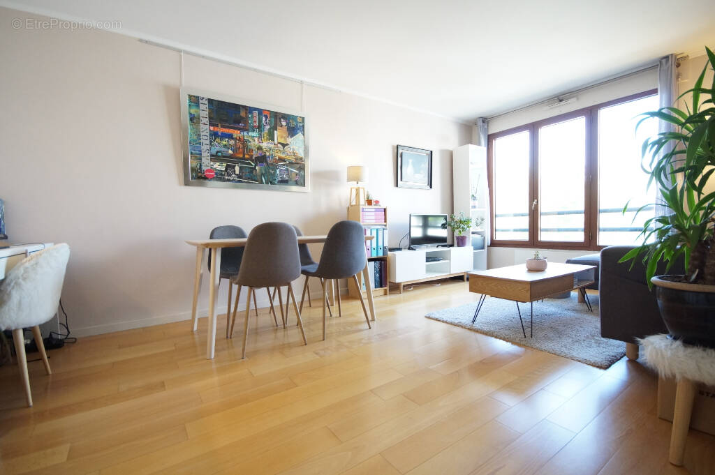 Appartement à LA GARENNE-COLOMBES