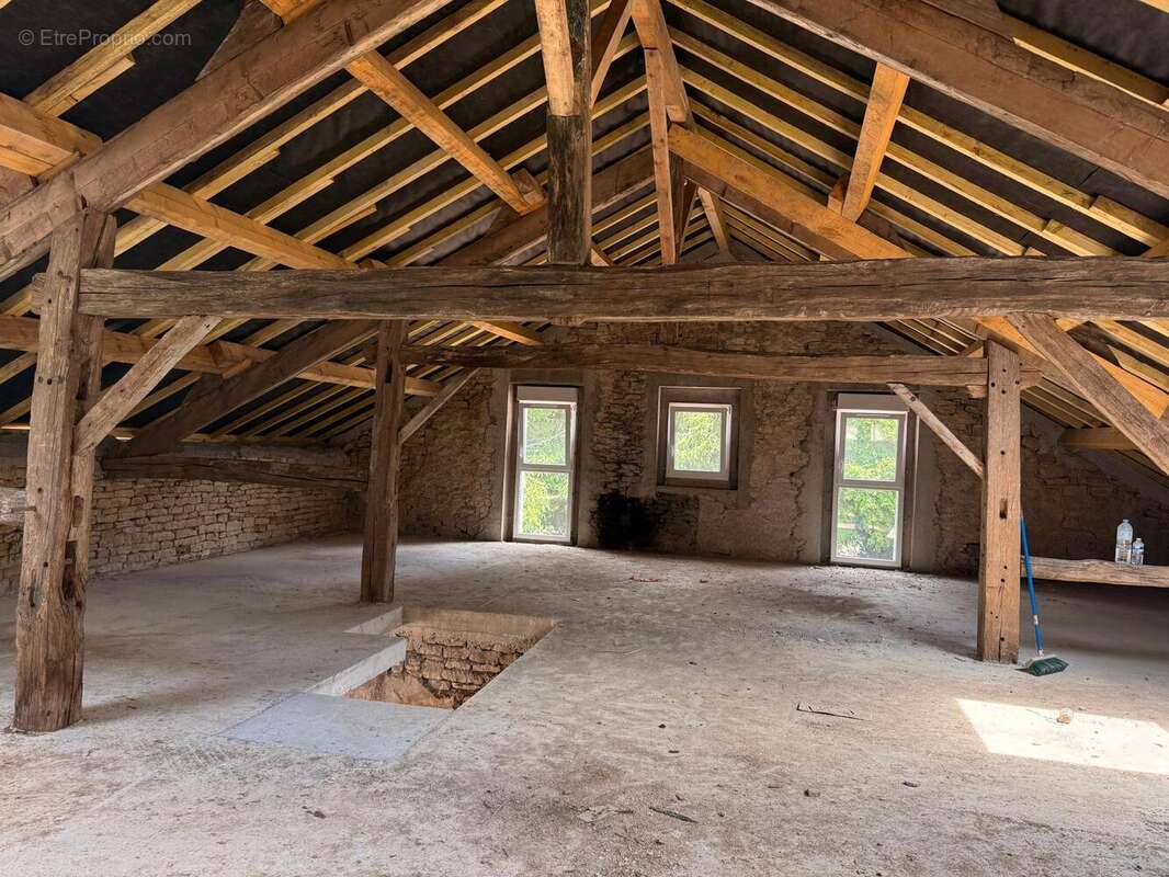 Maison 200 m² à Montarlot-Les-Rioz  - photo 9