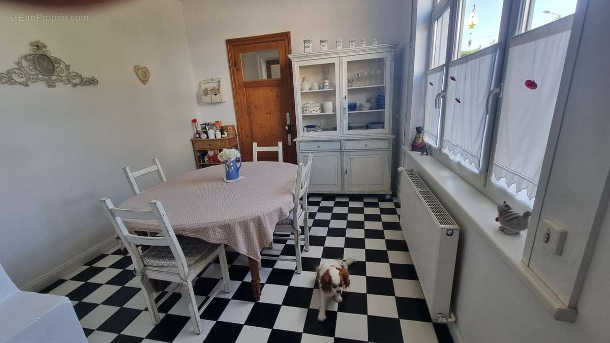 Maison bourgeoise de caractère  sur 3 niveaux–7 chambres – 2 salles d'eau,2 WC  Idéale pour une grande famille ou un investisseu - photo 10