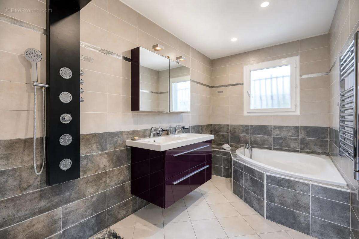 Maison de 5 pièces + Cuisine de 108 m² à La Frette - photo 8