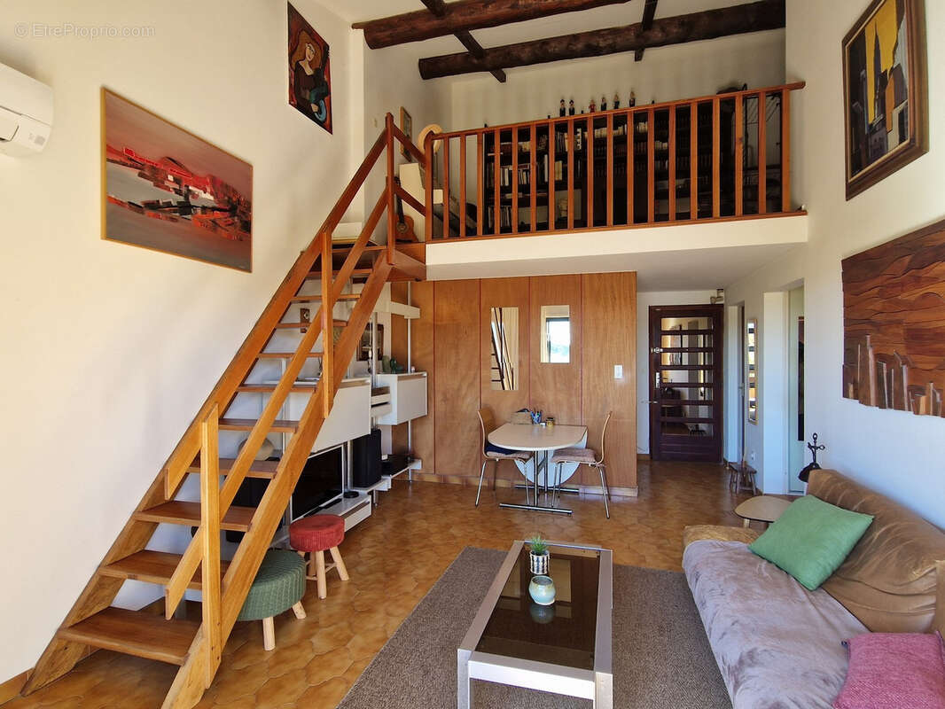 Appartement à SAINT-CYR-SUR-MER