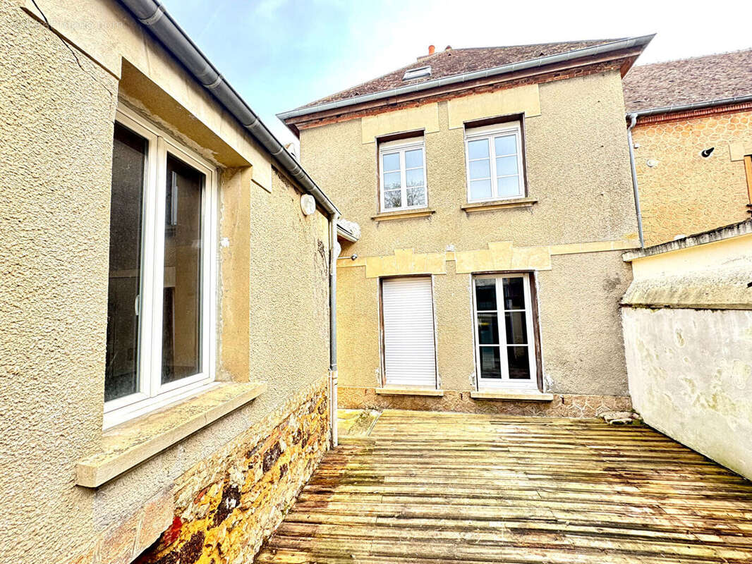 En exclusivité, maison en plein centre ville de verneuil sur avre - photo 2