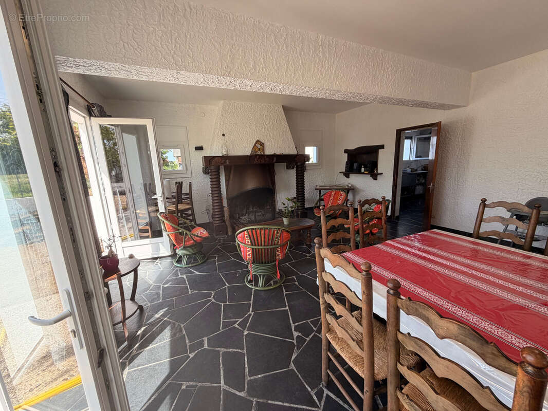 Maison à CHIS
