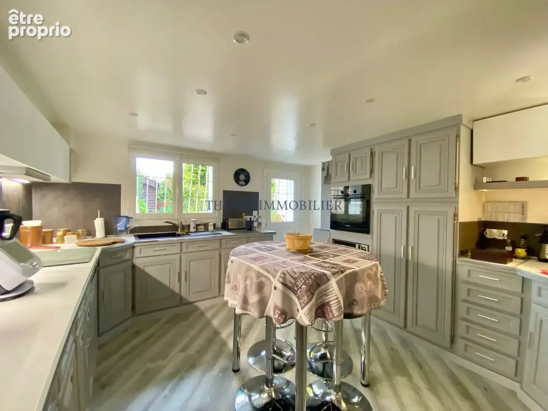 Thoiry 4 km. Maison ancienne en pierres de 190 m2 habitables sur 1418 m2 de terrain . - photo 9