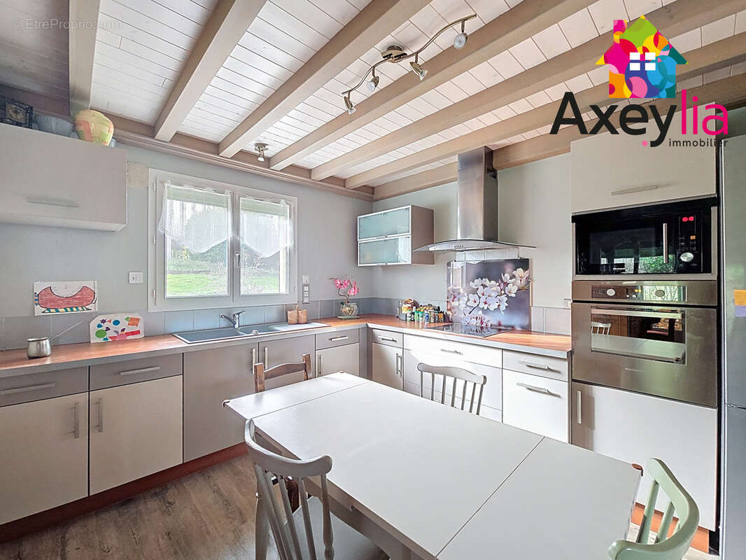 Maison à SAINT-SYMPHORIEN-DE-LAY