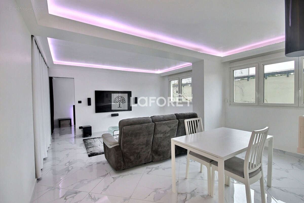 Appartement à COURBEVOIE