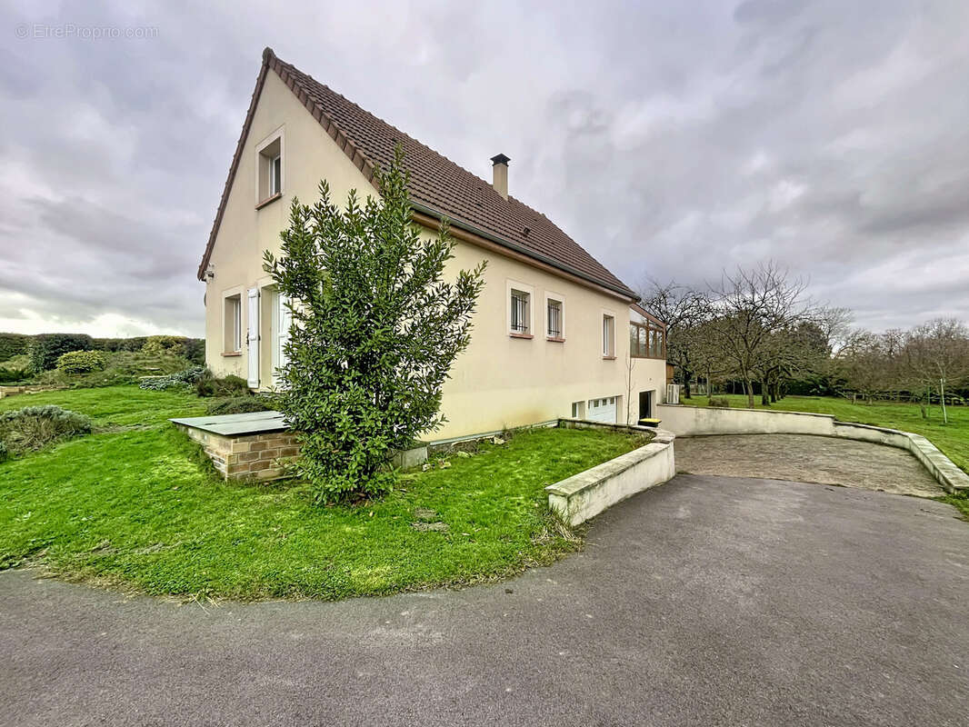 Maison à SAINT-JEAN-LES-DEUX-JUMEAUX