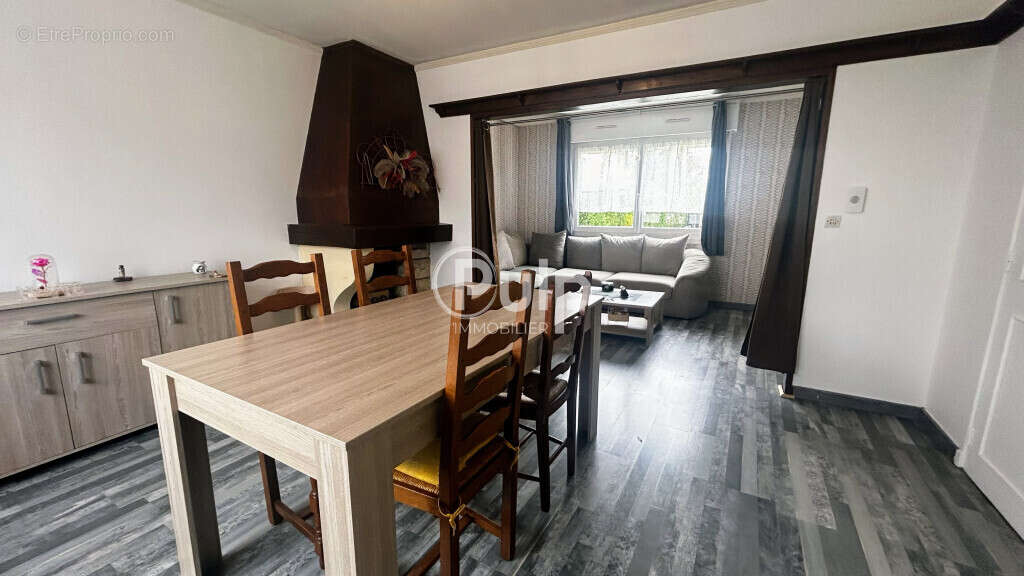 Maison à COURRIERES