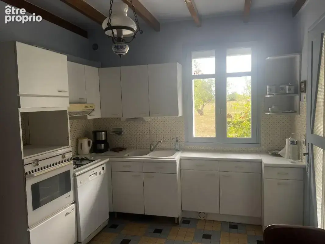 Maison 10 pièces 205 m² à vendre à Saint-Savin (86310) - photo 4