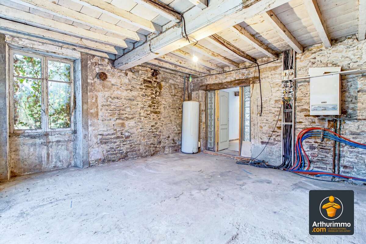 Trèves, secteur Le Burel - Maison authentique en pierre, sur un terrain de 745 m². - photo 19