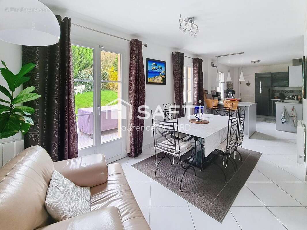 Photo 5 - Maison à VALLANGOUJARD