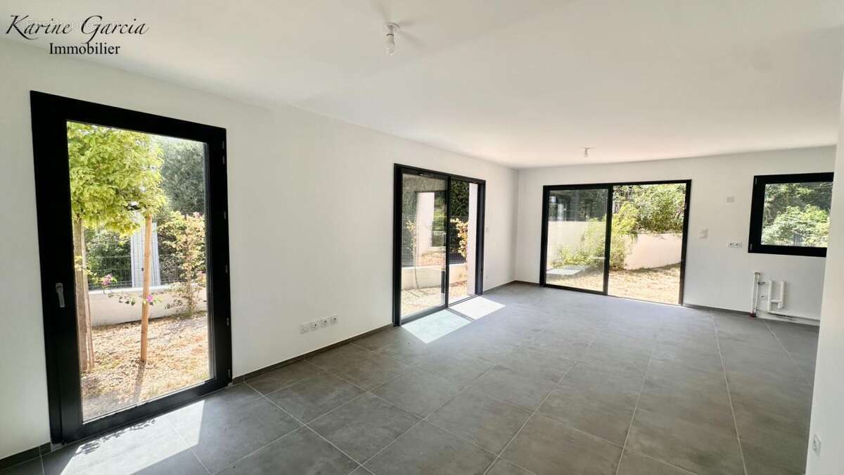 Six fours les plages - construction recente - appartement de type 3 -  68 m2 - terrain 54 m² - parking en sous sol - photo 5