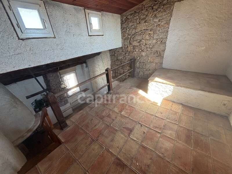 Appartement à SAINT-CEZAIRE-SUR-SIAGNE