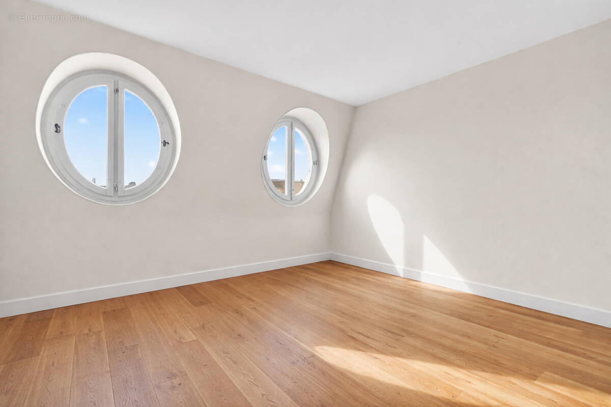 Appartement à PARIS-7E