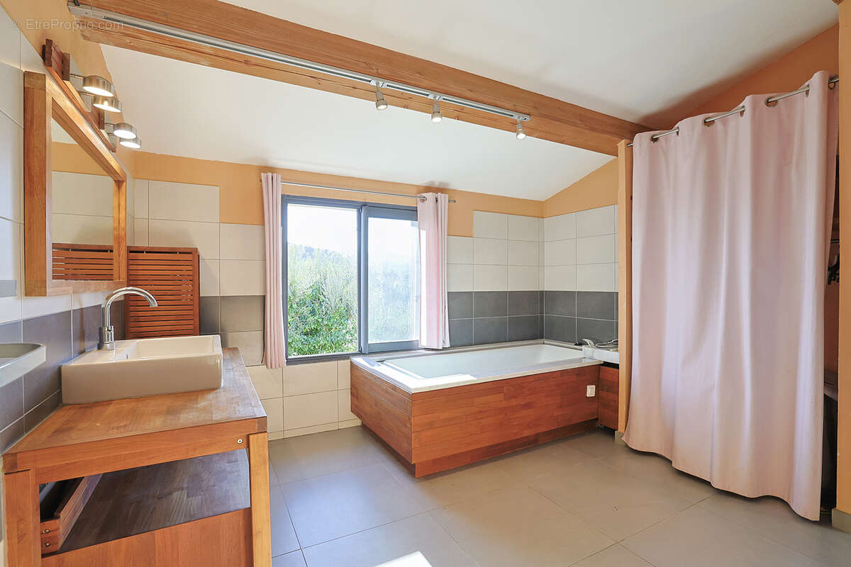 Maison à SOLLIES-PONT