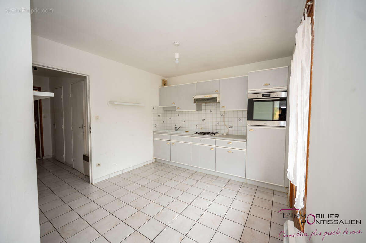 Appartement rez-de-chaussée Type 2 Rochejean centre village - photo 5