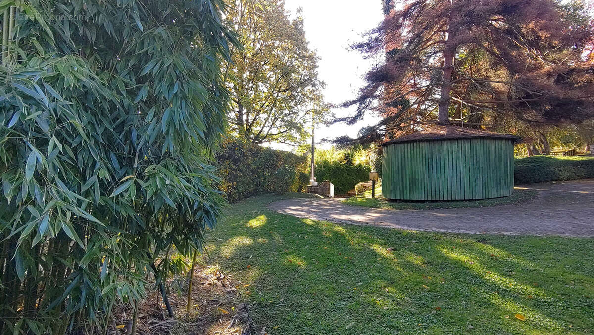 Terrain à CHAZAY-D&#039;AZERGUES
