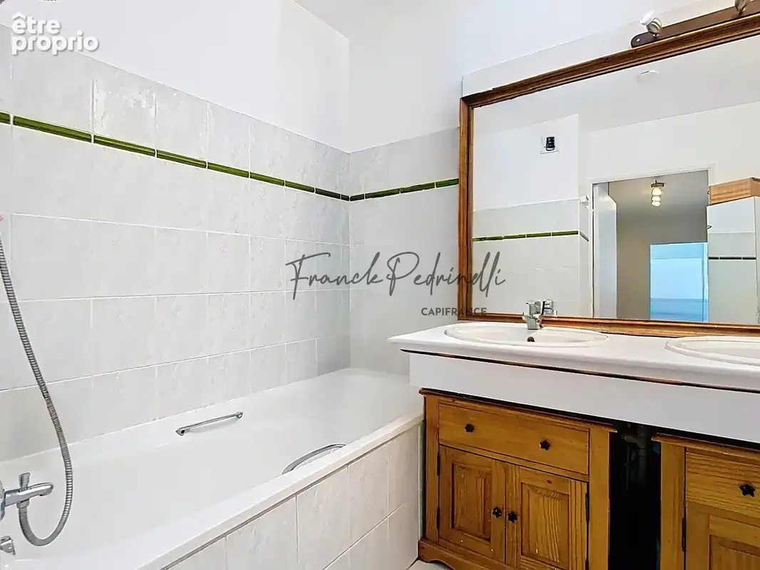 Beau T3 72 m²  VILLEURBANNE (69) CHARPENNES – Place Charles Hernu avec terrasse 75 m² - photo 8