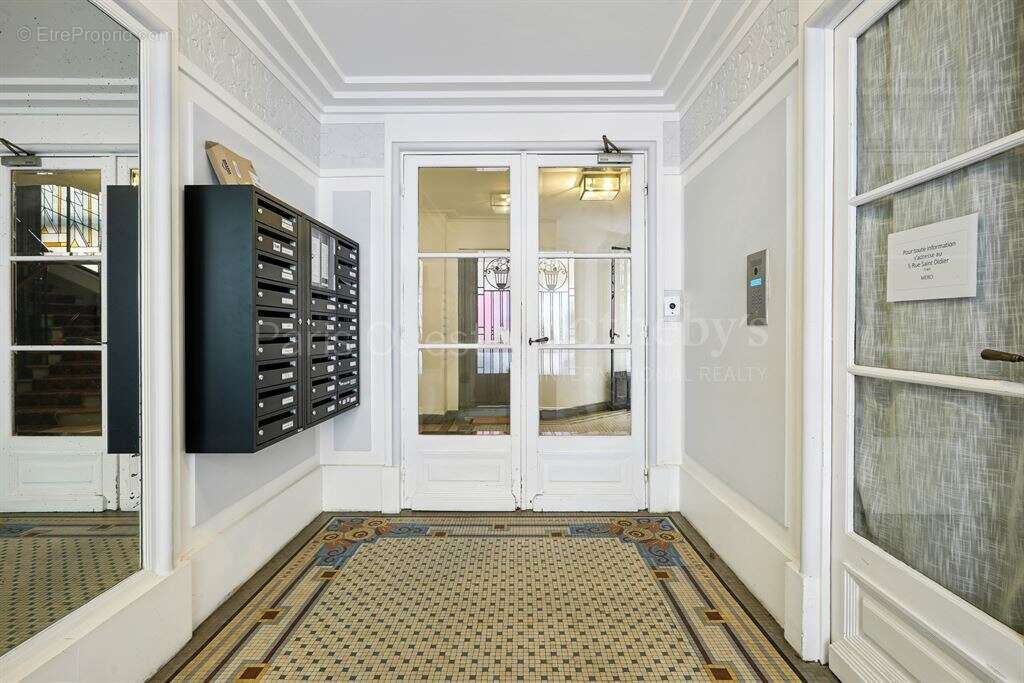 Appartement à PARIS-16E
