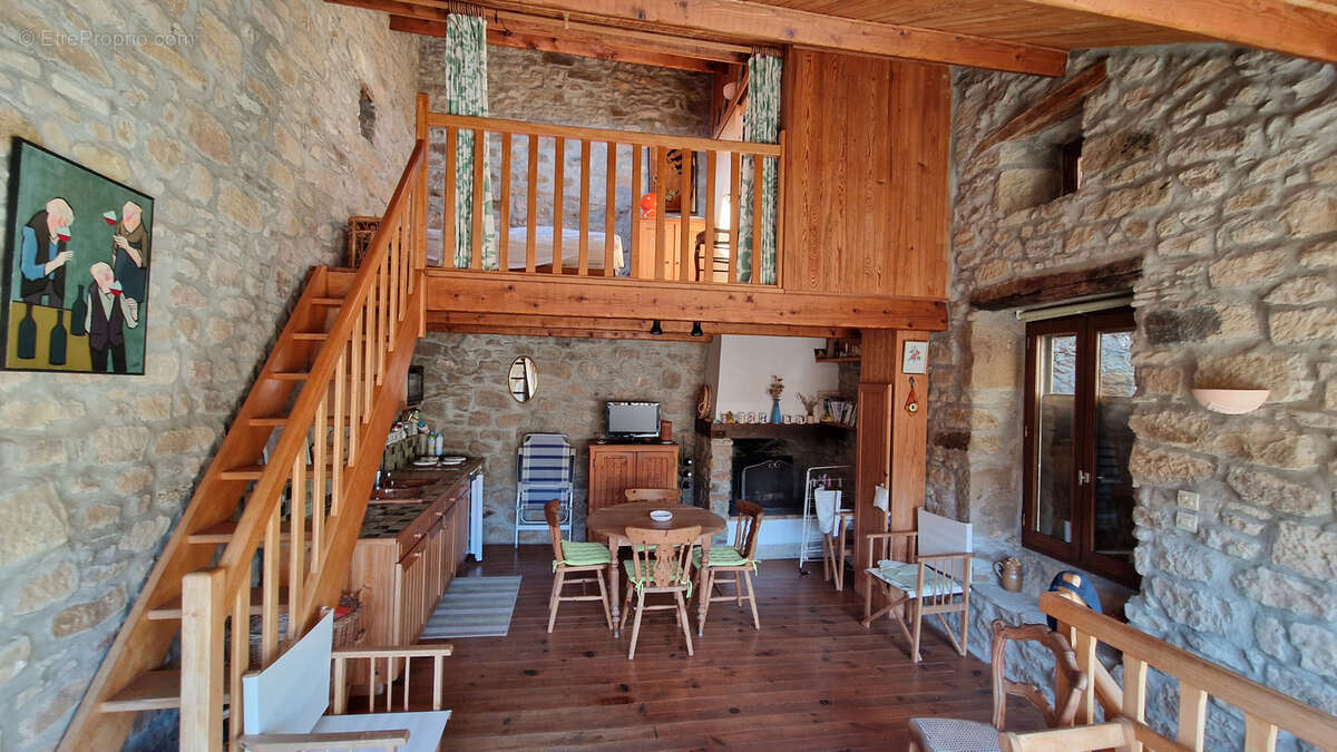 Maison à SAINT-PRIVAT