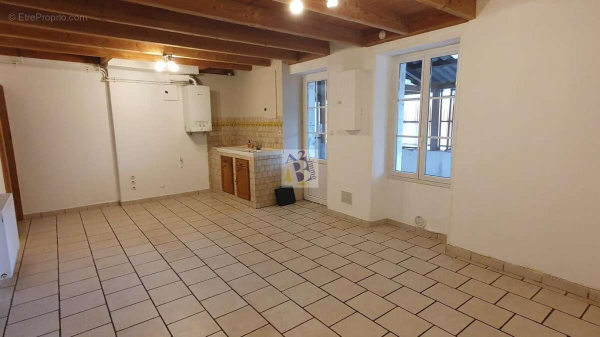Maison à FLEAC