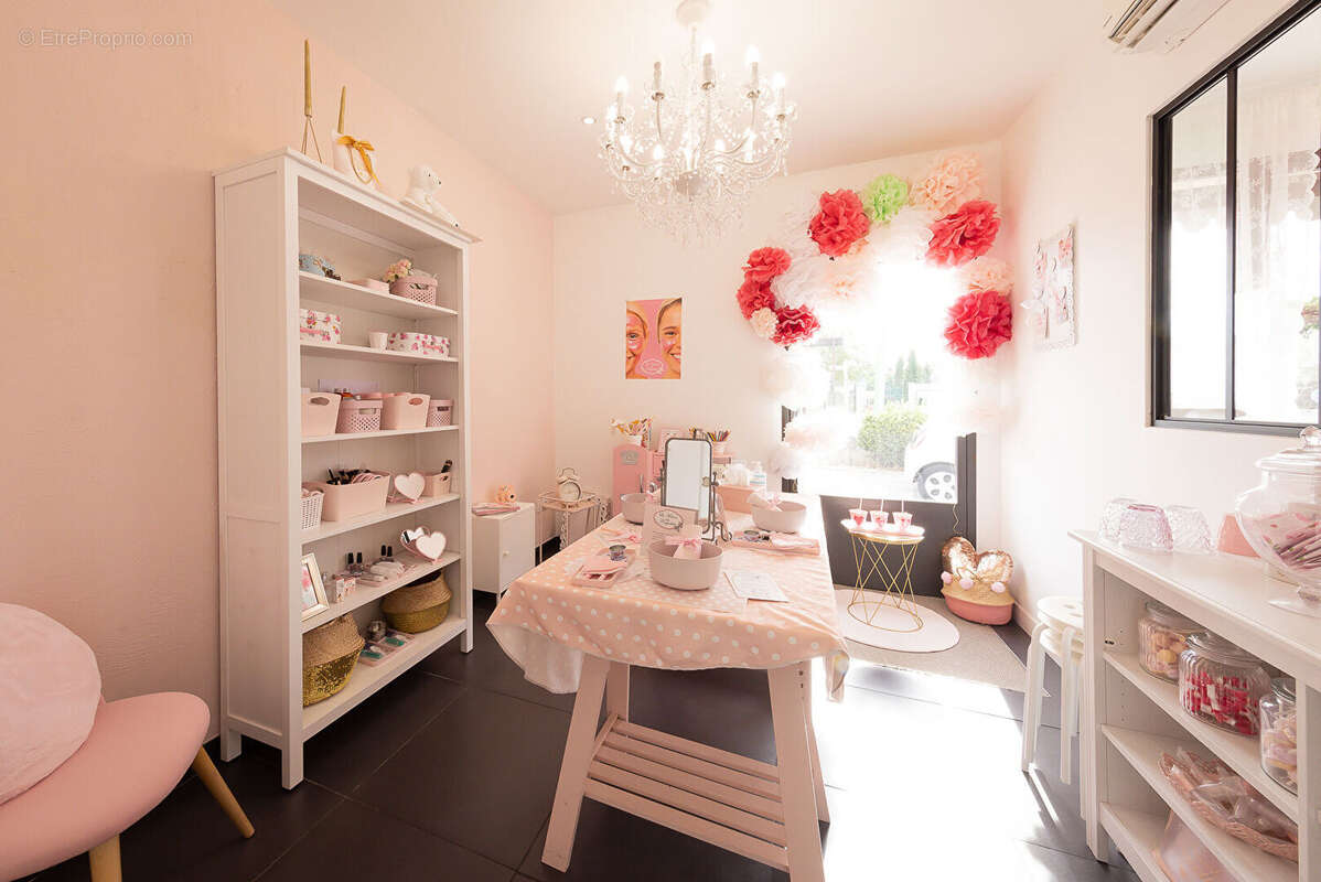 Commerce à L&#039;ISLE-SUR-LA-SORGUE