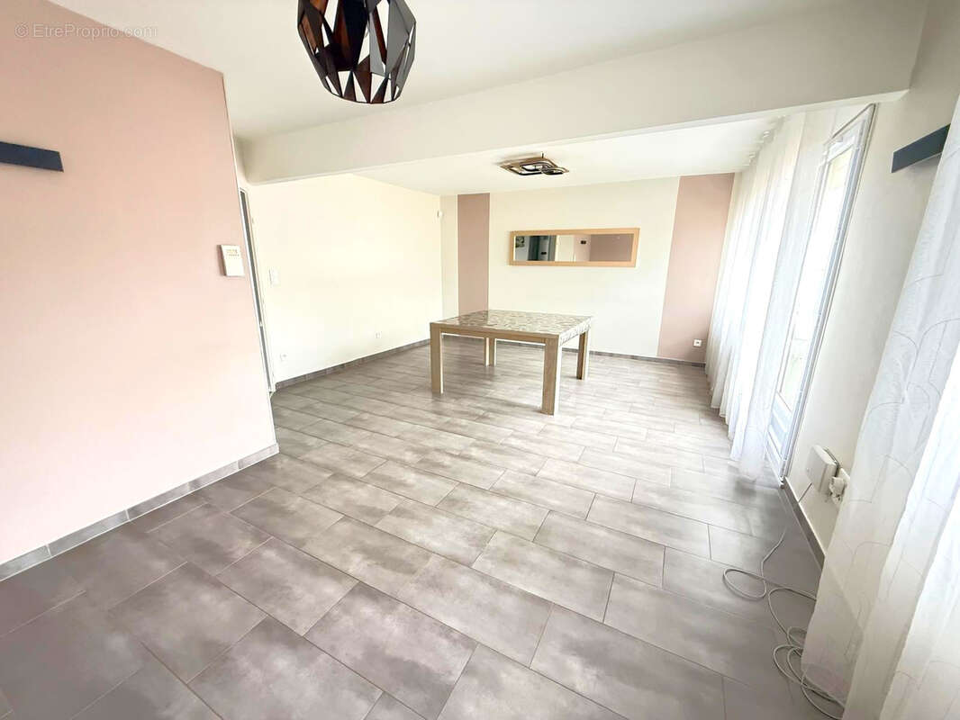 Maison à SAINT-PRIVAT-LA-MONTAGNE