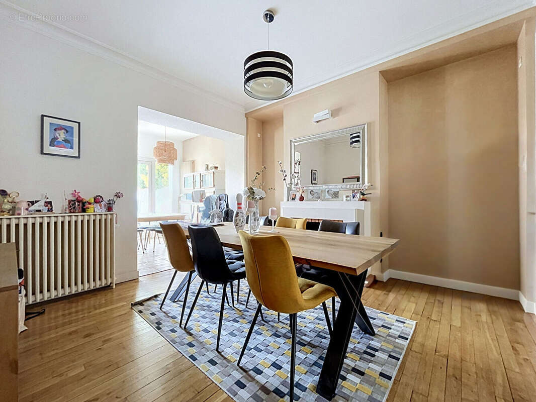 Quartier Republique - Maison 7 pièces 146m2 - photo 4