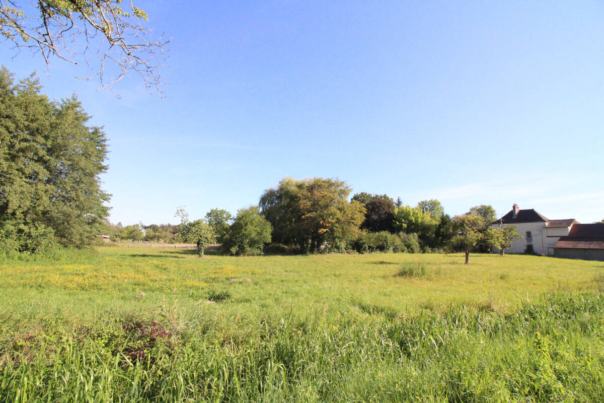 Terrain à AUXONNE