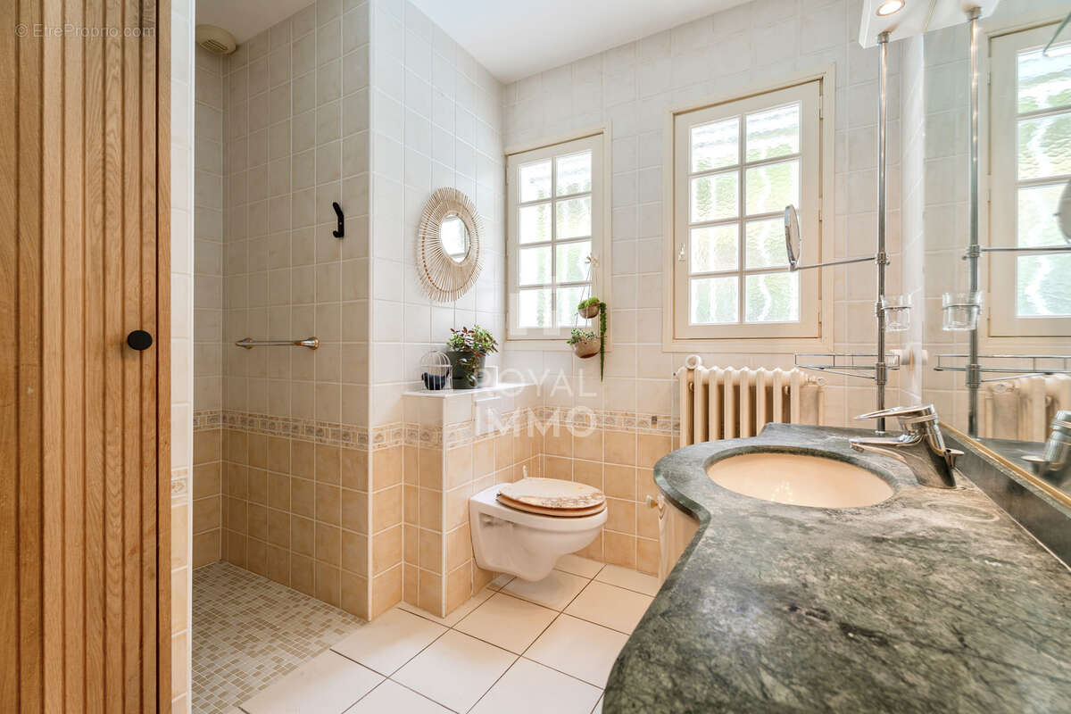 Le pradet   propriété de caractère aux multiples projets de vie piscine traditionnelle - photo 9