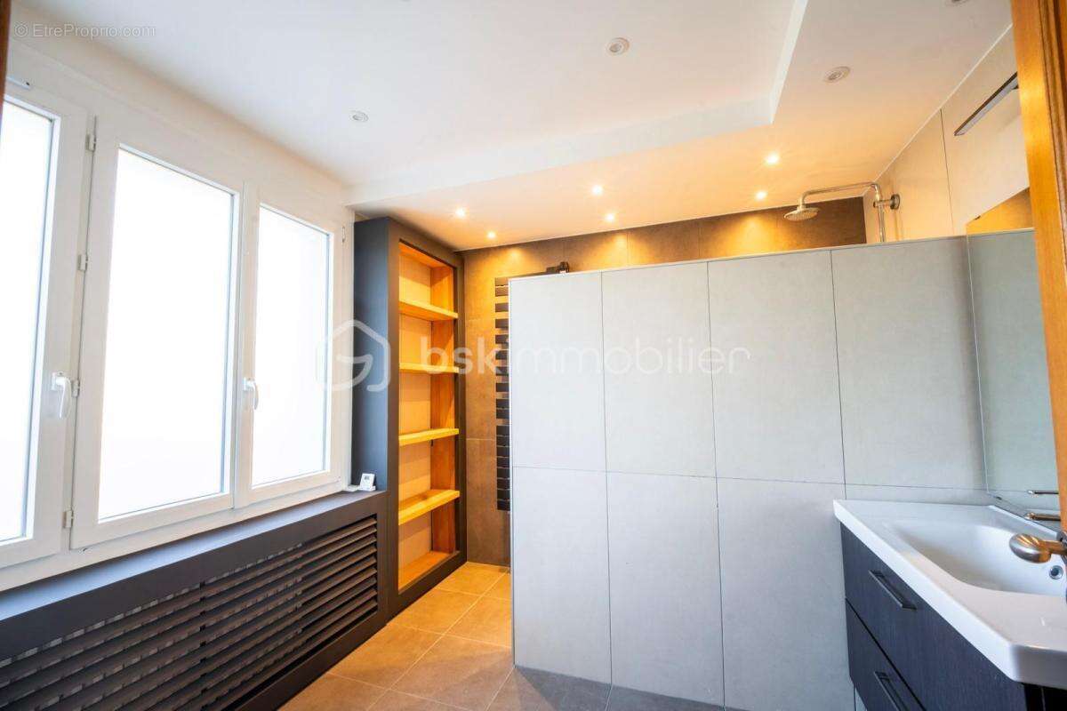 Maison à L'ISLE-D'ABEAU