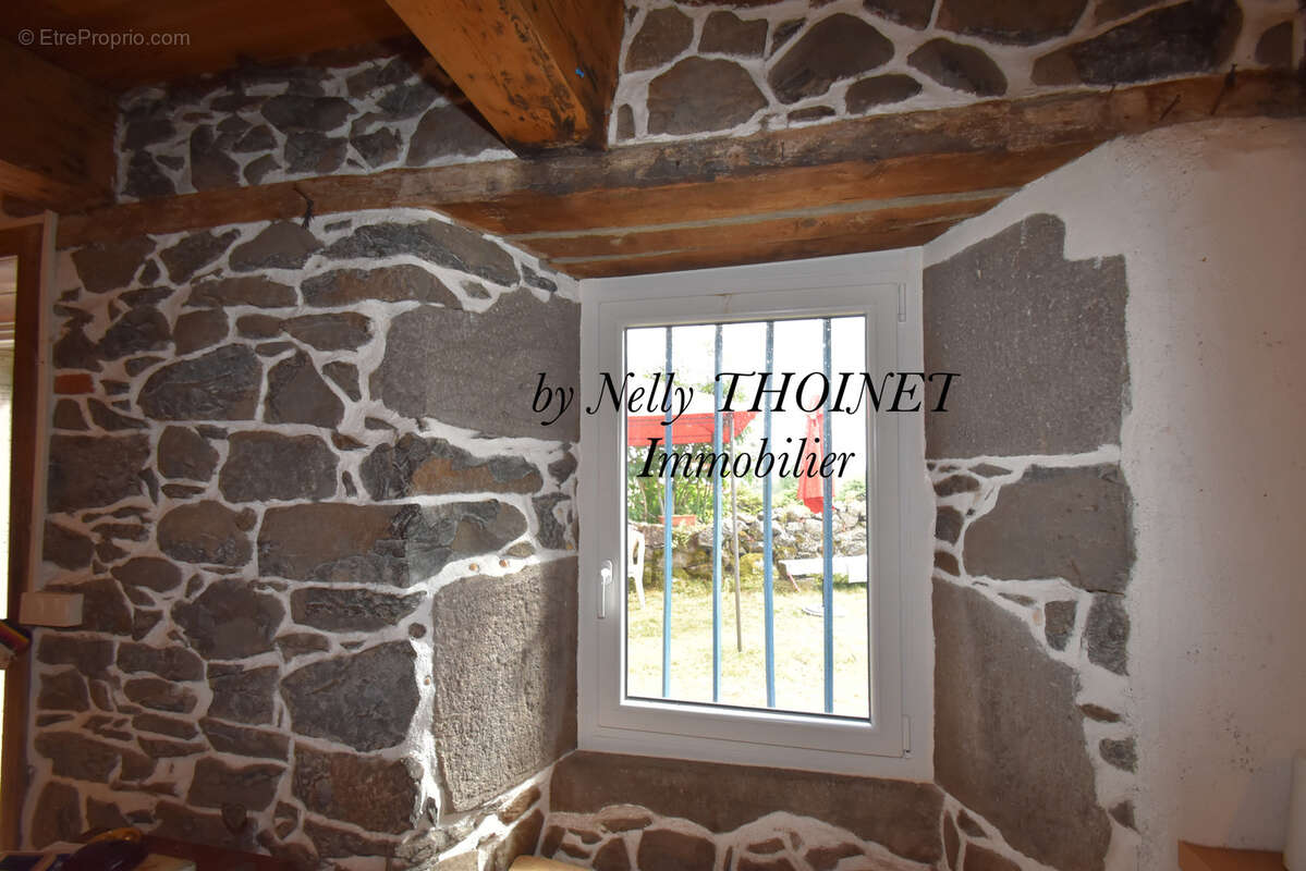 Maison à BESSE-ET-SAINT-ANASTAISE