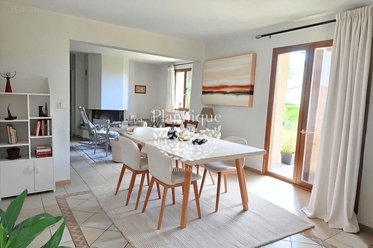 Maison à DIVONNE-LES-BAINS