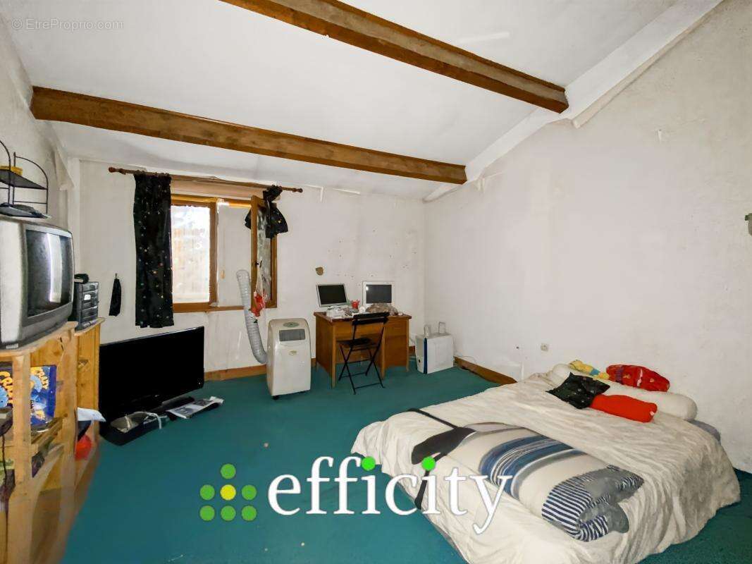 Appartement 350 m² à Ales  - photo 17