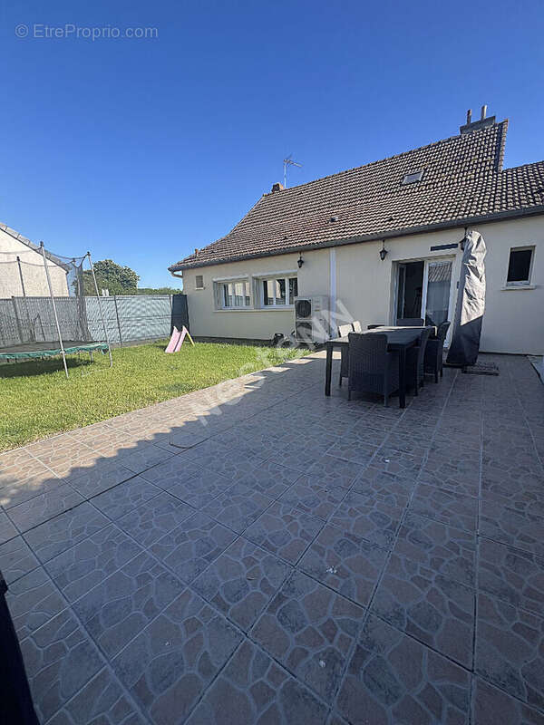Maison à GUIGNICOURT