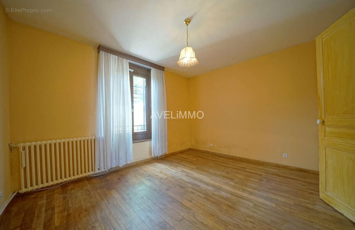 Maison ancienne avec dépendance - photo 7