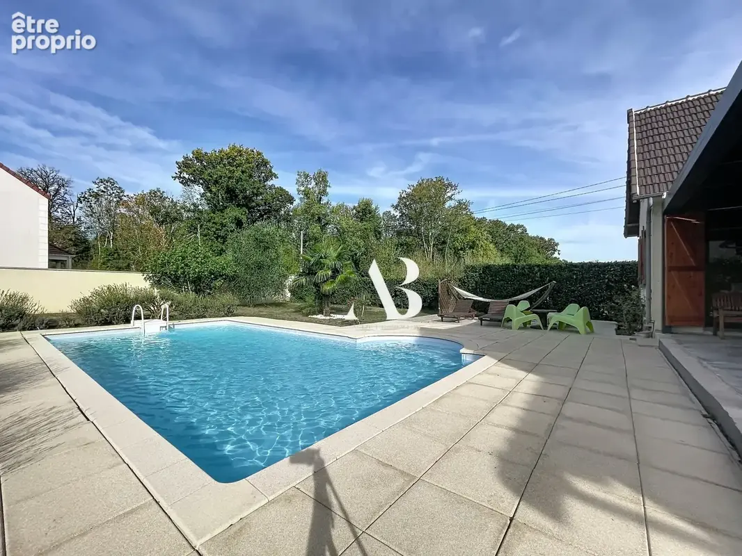 maison familiale 8 pièces 189,7 m2 sur un terrain avec piscine de 1540 m2 - photo 2