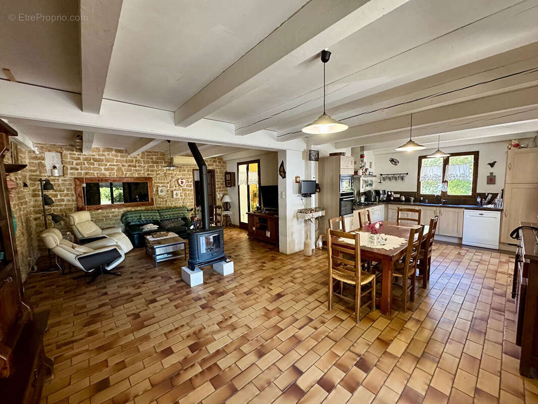 Maison à MONTSEGUR-SUR-LAUZON
