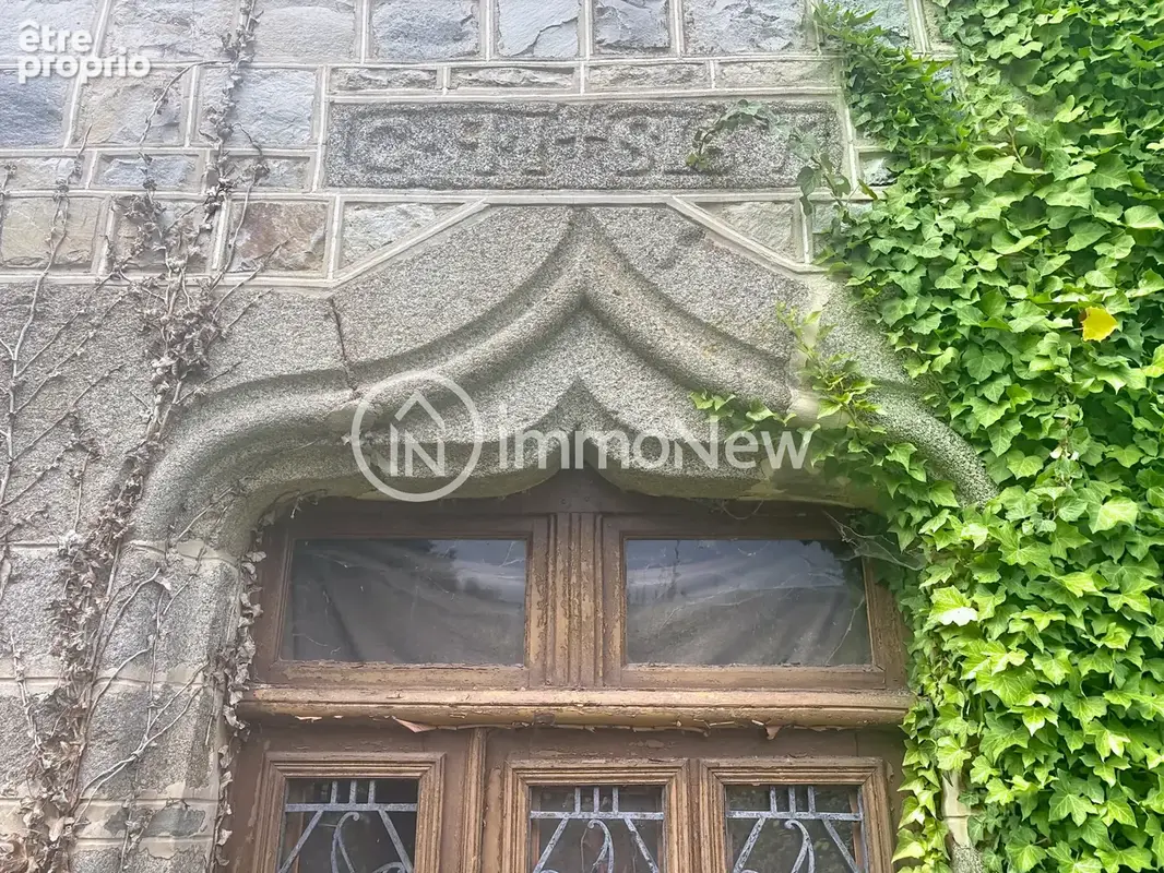 Maison datee de 1677  de 130 m2 avec batiments 300 m2 et four a pain sur terrain 3380 m2 environ - photo 4