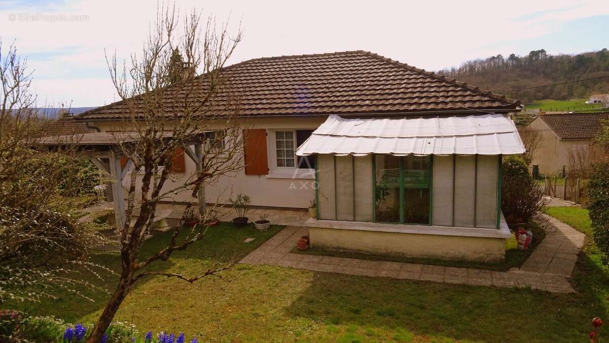 Maison à LEGUILLAC-DE-L'AUCHE