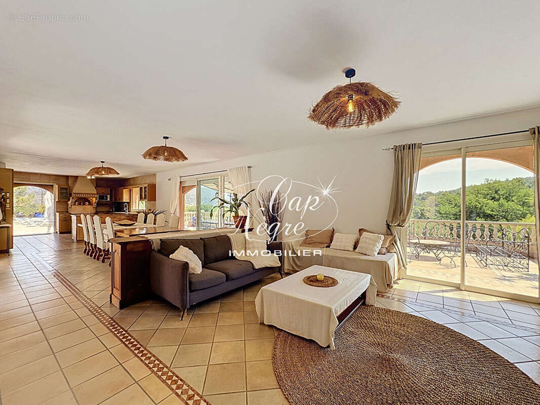 Propriété au calme proche de la plage avec piscine et vaste terrain - photo 7