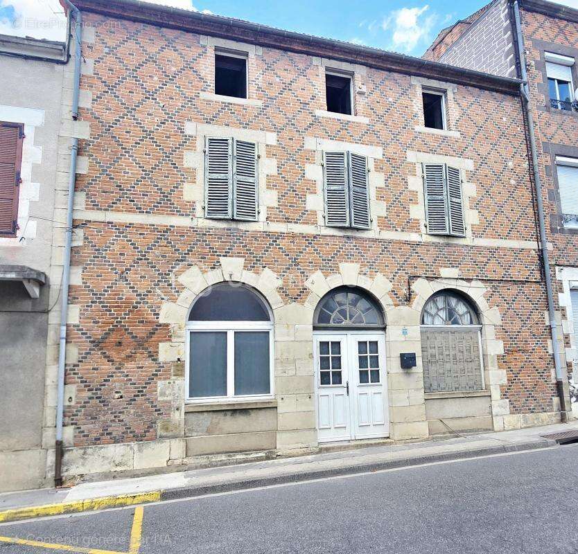Maison de 232 m² avec dépendances, jardin clos et volumes rares – Randan (63) - photo 2
