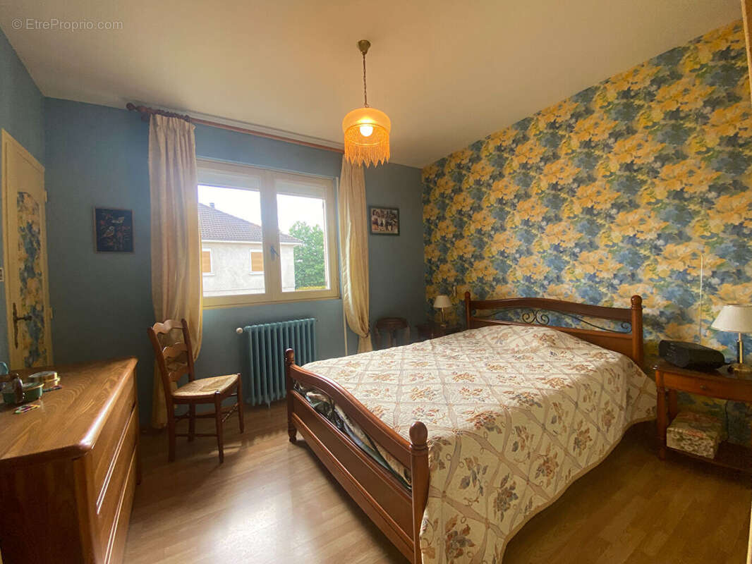 A vendre à Commentry - Jolie Maison ( 125 m2) - 3 Chambres - Terrain 445 m² - photo 5