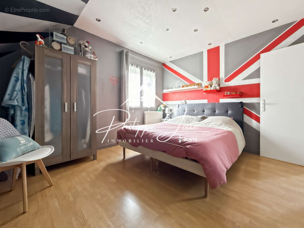 Maison à THORIGNY-SUR-OREUSE